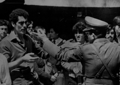 Discusión entre manifestantes y Carabineros